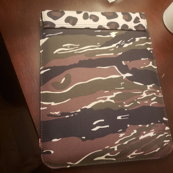 Herschel tablet case - Picture 2 of 3